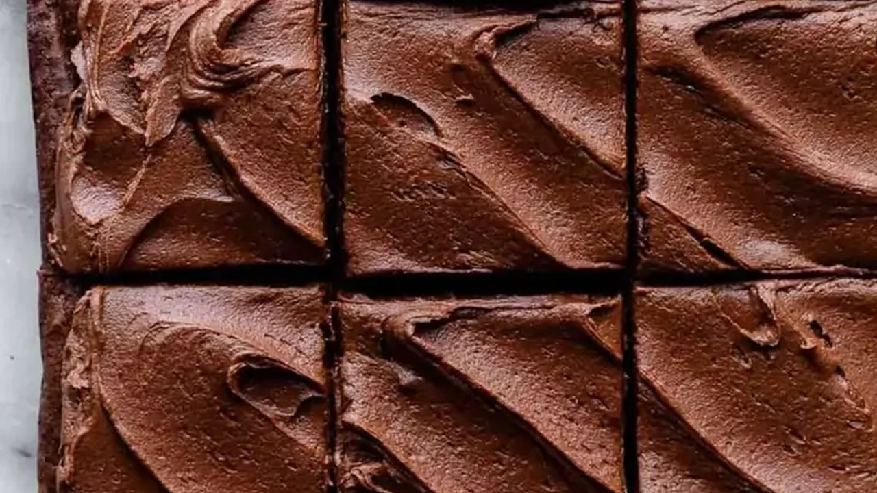 12 Fudge Topped Belgian Chocolate Brownie Tray 12 Fudge Topped Belgian Chocolate Brownie Tray - Image 1