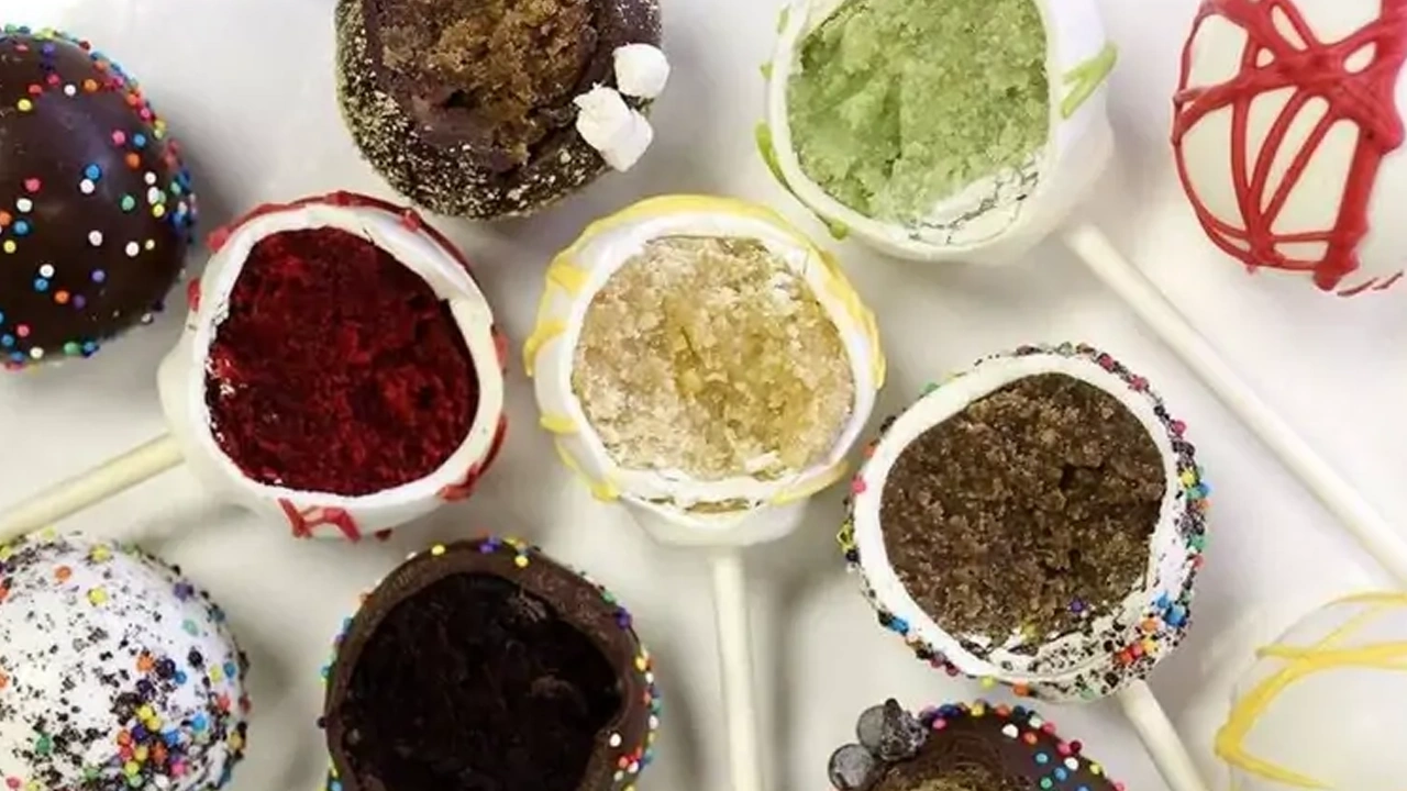 7 Hand-rolled Cake Pop Bundle 7 Hand-rolled Cake Pop Bundle - Image 1