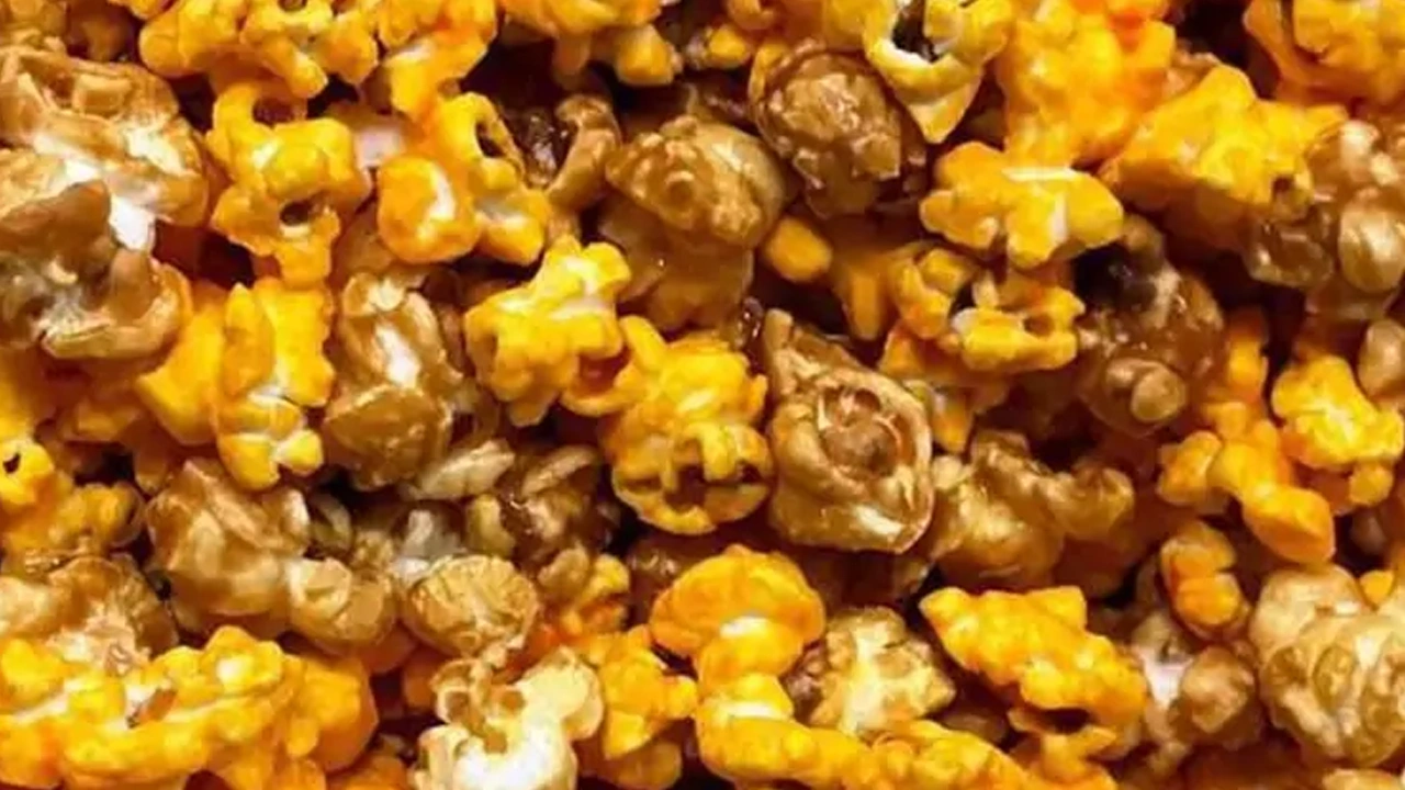 Fresh Caramel & Cheddar Mix Popcorn Fresh Caramel & Cheddar Mix Popcorn - Image 1