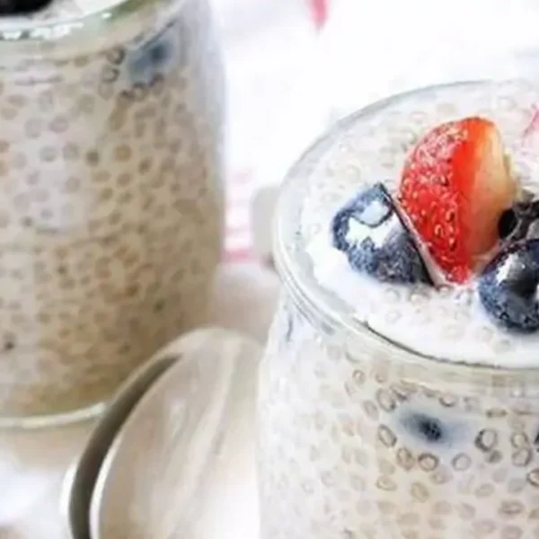 Fresh Chia Pudding X-L Topped with Berries