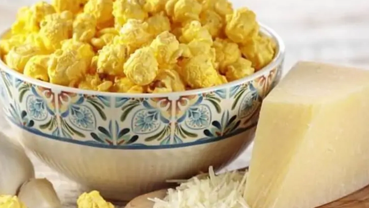 Fresh Garlic Parmesan Popcorn Fresh Garlic Parmesan Popcorn - Image 1