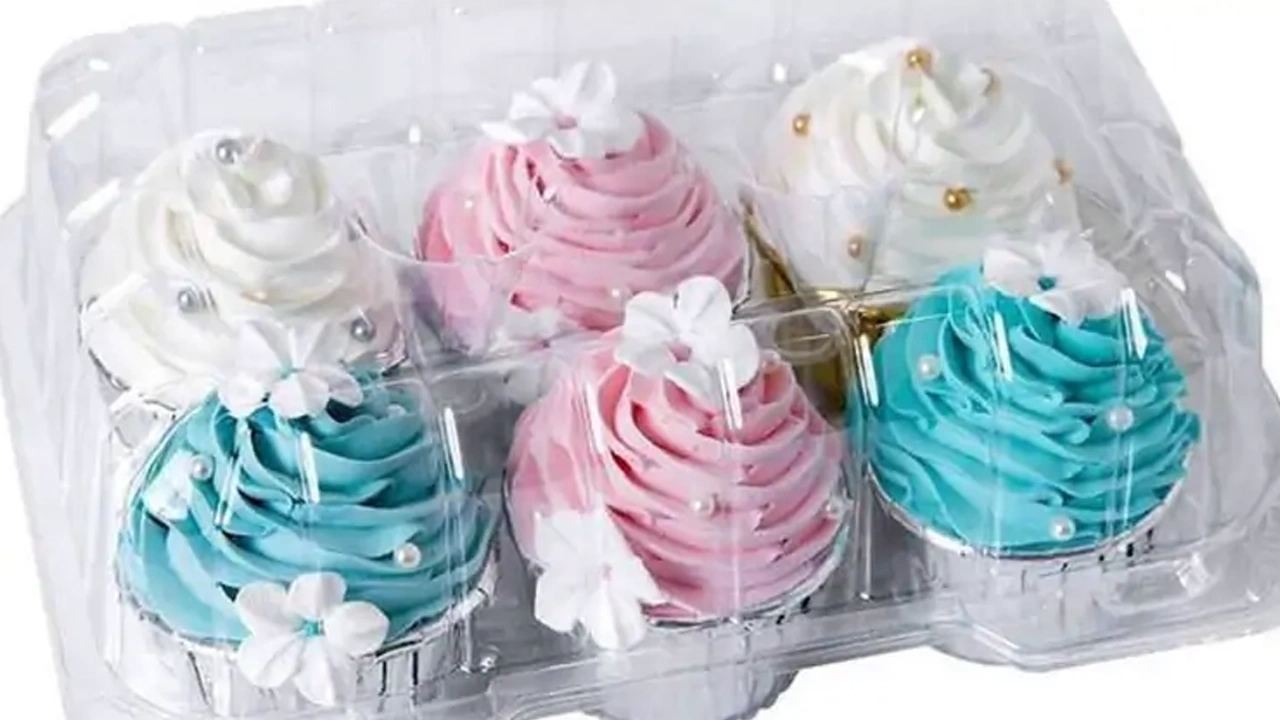 Fresh Handmade Cupcake Bundle of 6 Fresh Handmade Cupcake Bundle of 3 - Image 1