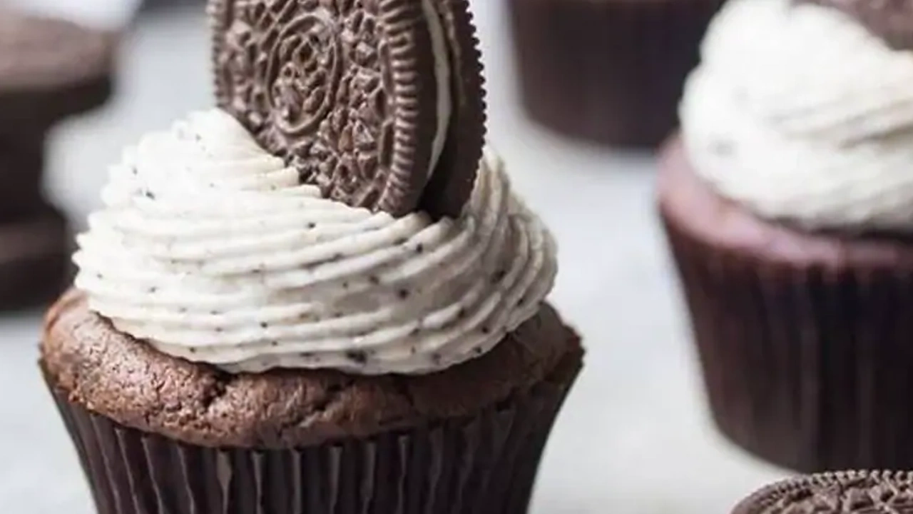 Fresh Handmade Oreo Cupcake Fresh Handmade Oreo Cupcake - Image 1