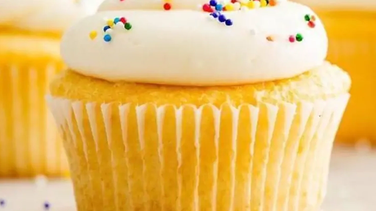 Fresh Handmade Vanilla Cupcake Fresh Handmade Vanilla Cupcake - Image 1