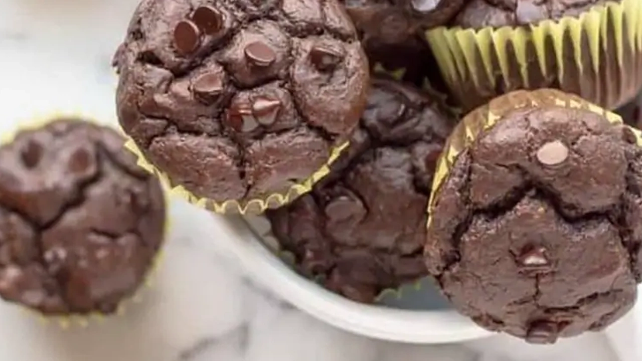 Fresh Handmade X-Large Chocolate Muffin Fresh Handmade X-Large Chocolate Muffin - Image 1