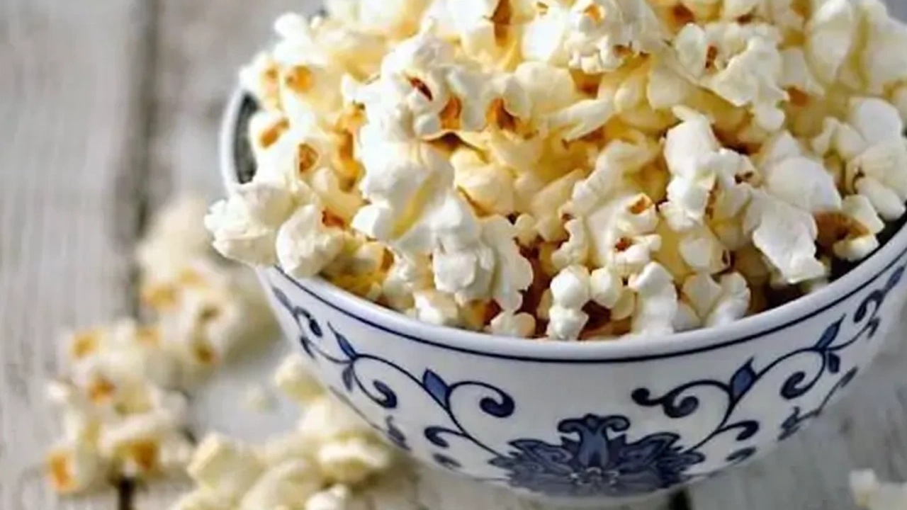 Fresh Sour Cream and Chive Popcorn Fresh Sour Cream and Chive Popcorn - Image 1