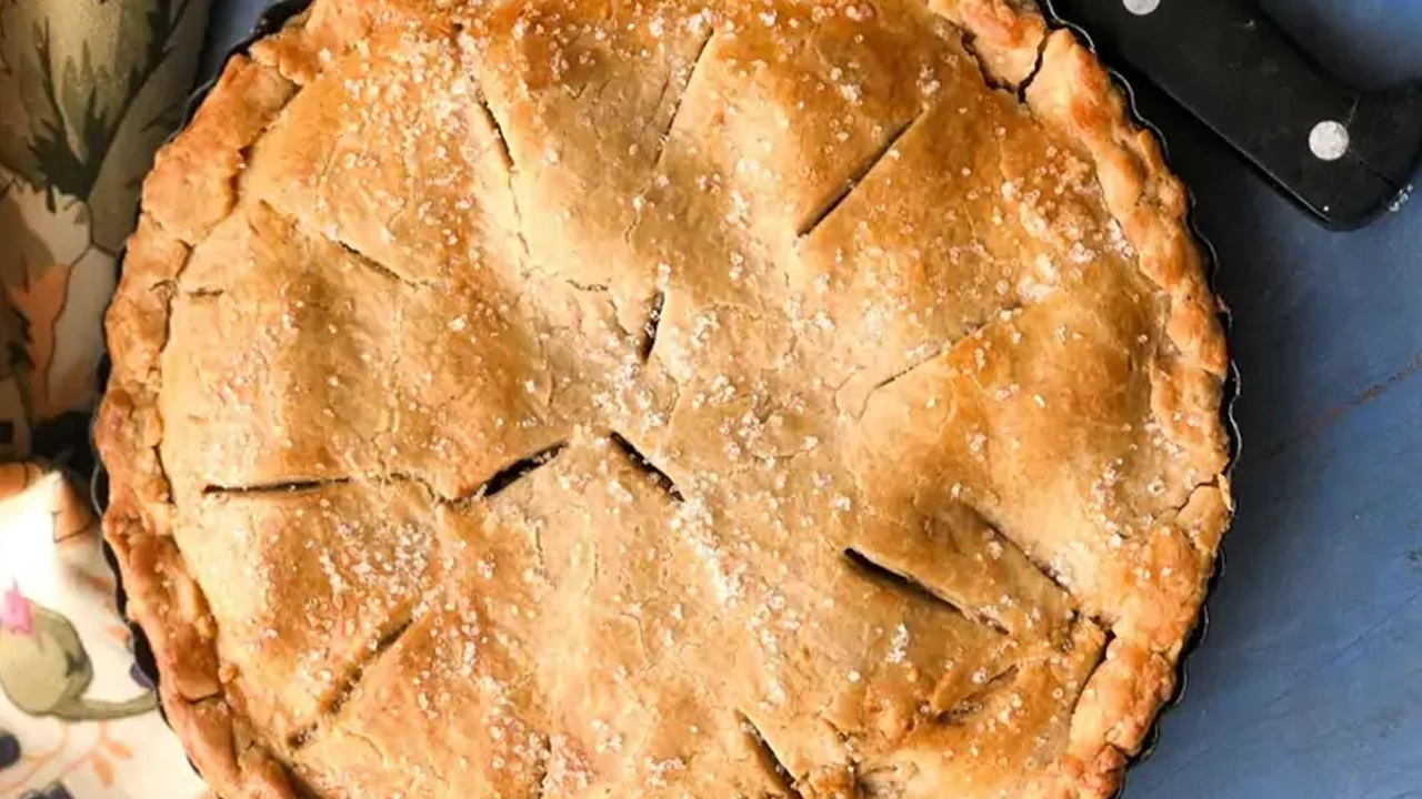 Handmade 8Apple Pie Handmade 8" Apple Pie - Image 1