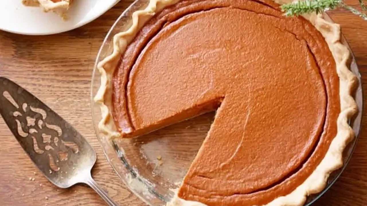 Handmade Seasonal 8 Pumpkin Pie Handmade Seasonal Pumpkin Pie - Image 1