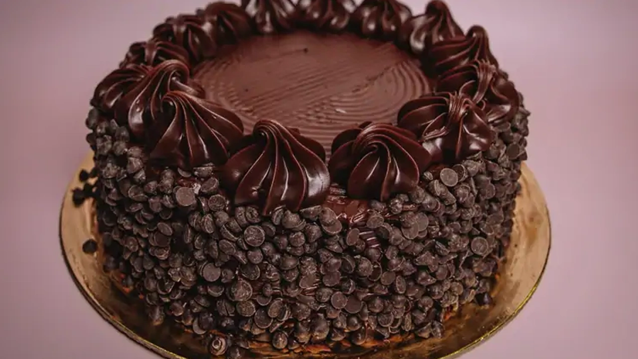 Whole 8Chocolate Cake Chocolate Cake - Image 1