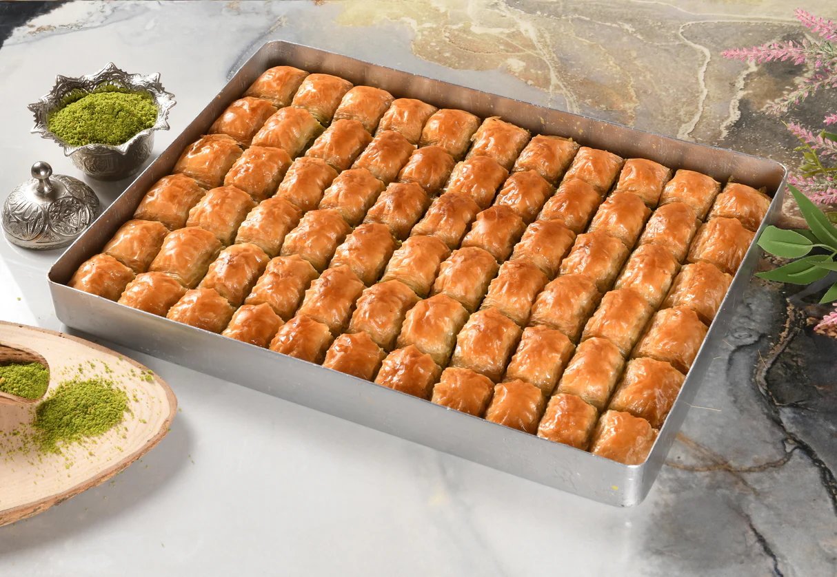 asi-kunefeleri-pistachio-baklava-tray-121806.jpg Handmade Baklava Tray – Fresh Nut Filled Pastry Selection - Image 1